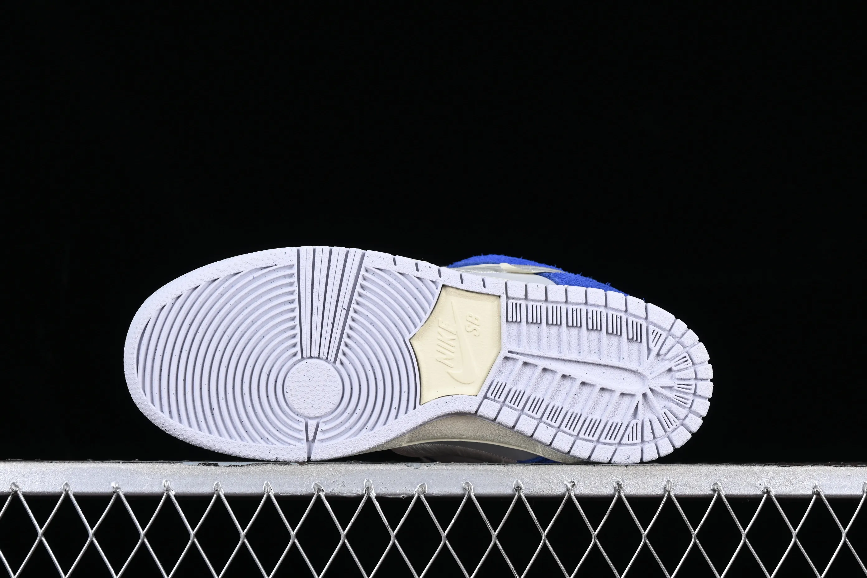 All categories Nk SB Dunk series Nk SB Dunk Low low-top sneakers F version Fly Streetwear x Nk SB Dunk Low joint model SB dunk series low-top casual sports skateboard shoes DQ5130-400